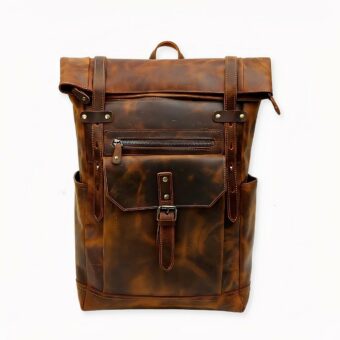 Questo zaino in stile vintage è uno zaino da bicicletta in pelle rivisitato per un look ultra-chic e di tendenza. Il retro della borsa è imbottito per un maggiore comfort. Questo zaino sofisticato ha molte tasche e un interno spazioso che può contenere fino a 35 litri.