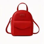 Scopra questo piccolo zaino da donna in similpelle vegana, l'accessorio essenziale per le nomadi. Grazie alle sue cinghie regolabili, può portarlo a spalla o a tracolla. Tanto carina quanto bella, questa borsa sarà una compagna di cui non vorrà più fare a meno.