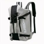 Questo zaino sportivo multifunzionale può essere indossato in diversi modi, come zaino, a tracolla o come borsa a spalla grazie alla sua cinghia. È una borsa moderna, elegante e pratica, dotata anche di uno scomparto per il computer. Questa borsa può contenere tutto ciò di cui ha bisogno.