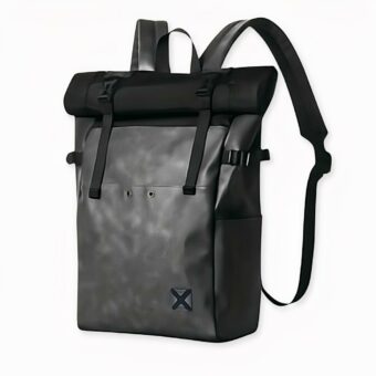 Uno zaino moderno e di design per l'uso quotidiano. Questo zaino è impermeabile e realizzato in PVC. È ideale per la scuola, il lavoro o una passeggiata nella natura o in bicicletta.