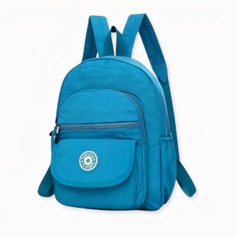 Piccolo zaino in nylon, colore blu, di buona qualità e molto trendy.