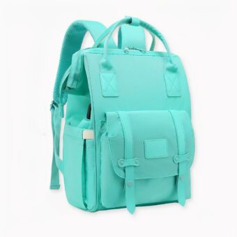 Elegante e moderno, questo zaino per bambini piacerà alle mamme alla moda. Il suo design compatto lo rende facile da trasportare. Tuttavia, la borsa ha tasche e spazio sufficiente per trasportare tutti gli oggetti essenziali del suo bambino. C'è anche una porta di ricarica USB per ricaricare il suo smartphone durante il viaggio.