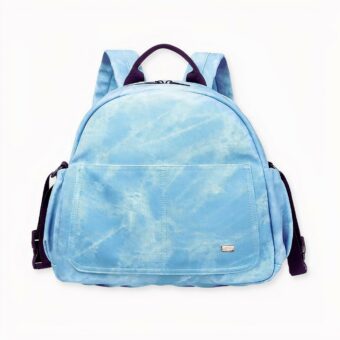 Il bambino avrà bisogno di tutte le sue cose quando sarete in viaggio o a passeggio. Con questa borsa fasciatoio di grande capacità, non dimenticherà nulla. Disponibile in una gamma di colori, questo zaino è un'aggiunta di stile al guardaroba di ogni mamma.