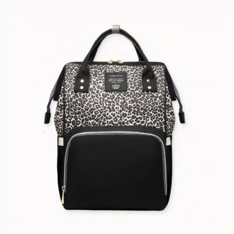 La stampa leopardata è attualmente di gran moda tra le fashioniste. Con questa borsa fasciatoio leopardata, potrà portare il suo bambino fuori per una comoda passeggiata con stile. Tutti gli elementi essenziali del suo bambino troveranno posto in questo zaino di grande capacità.