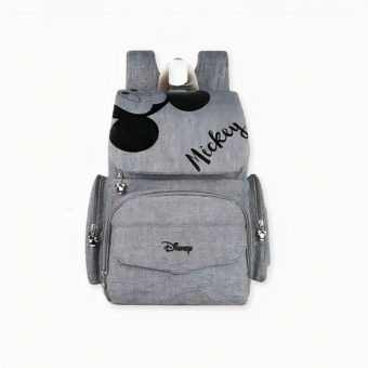 Scopra questa magnifica borsa fasciatoio per la mamma con motivo Minnie e Topolino. Uno zaino carino e pratico con una grande capacità per trasportare tutte le piccole cose di cui il bambino ha bisogno per un picnic o una gita.