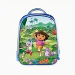 Zaino Dora durante il tragitto verso la scuola. Di buona qualità e molto pratico.