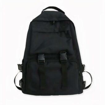 Questo grande zaino nero è l'accessorio ideale per le donne o le adolescenti che portano con sé molte cose ogni giorno. Multitasche e di grande capacità, questo zaino in nylon le permette di portare con sé tutto il necessario per il lavoro o la scuola. Libri, tablet, computer portatile... metta tutto quello che le serve in questo zaino da donna.