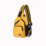 Le piace viaggiare leggero? Allora questa piccola borsa da viaggio fa al caso suo! È leggera e pratica da trasportare. La sua ampia tracolla la rende comoda da trasportare. Allevia la pressione esercitata dal peso della borsa. Questa borsa da petto può essere indossata anche sulla schiena. È disponibile in un'ampia gamma di colori, quindi ce n'è per tutti i gusti.