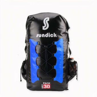 Uno zaino da 30 litri da portare con sé durante un'escursione all'aperto o un campeggio. Impermeabile, questa borsa da viaggio proteggerà i suoi effetti personali dalla pioggia. Può riporre al suo interno i vestiti, le provviste, l'assistenza medica e tutto ciò di cui ha bisogno.
