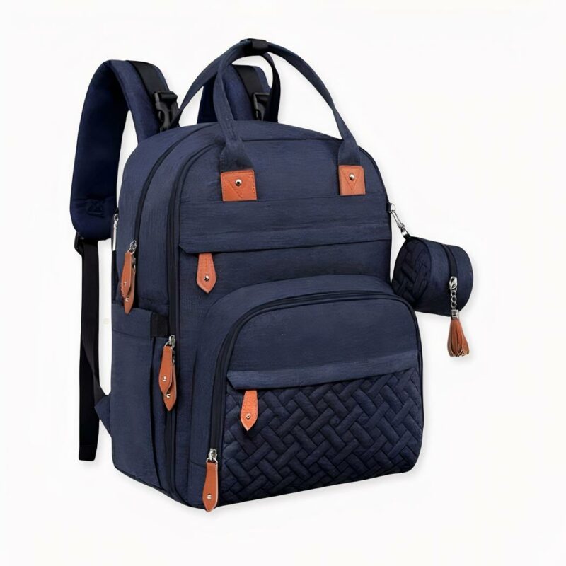 Renda più confortevole il viaggio con il bambino con questa borsa fasciatoio multifunzionale e impermeabile. Tanto bello quanto comodo, questo zaino è l'accessorio perfetto per viaggiare con il bambino. È disponibile in tre colori diversi per soddisfare tutti i gusti.
