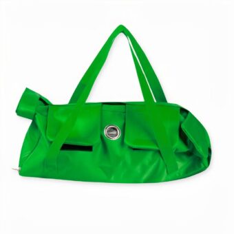 La nostra borsa trasportino per gatti alla moda è tutt'altro che discreta! Con i suoi colori vivaci, il suo gatto si sentirà un supereroe mentre vola verso nuove avventure!