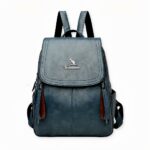 Si doti di questo zaino in pelle PU per aggiungere un tocco di eleganza al suo look. Questo zaino è disponibile in quattro colori diversi, per cui può scegliere quello che si abbina al suo abbigliamento.