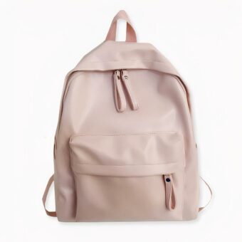 Lo stile preppy non è morto! Si doti di questo grazioso zaino da donna in ecopelle per aggiungere un tocco vintage e classico al suo look. È un accessorio ideale per adottare un look preppy ogni giorno. Inoltre, questo zaino in ecopelle è disponibile in una vasta gamma di colori. Potrà abbinarlo ai suoi abiti o trovare un modello che si adatti alla sua carnagione.