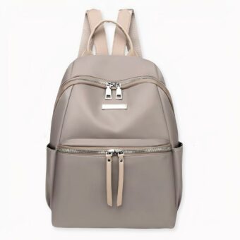 Adotti un look vintage con questo grazioso zaino oxford da donna. Un grazioso zaino in tinta unita che aggiungerà un tocco di eleganza e chic al suo abbigliamento quotidiano. Le piacerà indossarlo per andare al lavoro, fare shopping o semplicemente per una passeggiata. E non esiti a regalarlo a sua figlia, affinché possa indossare questo zaino vintage a scuola.