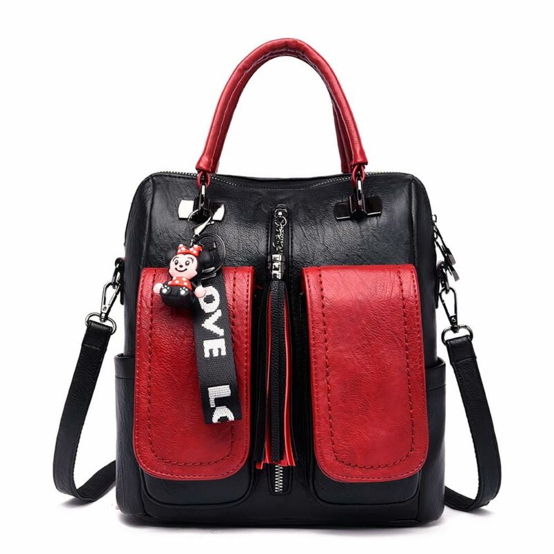 Zaino vintage in morbida similpelle nera e rossa con sfondo bianco