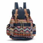 Zaino etnico vintage multicolore con sfondo bianco