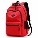 Borsa a tracolla in tinta unita rossa con sfondo bianco