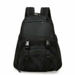 Zaino sportivo con tasca portapalloni nera e sfondo bianco
