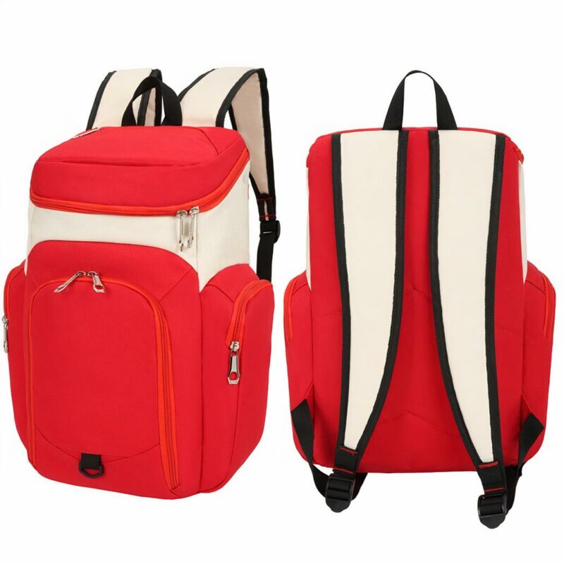 Zaino sportivo multitasche per pallone rosso e beige con sfondo bianco