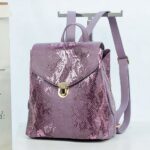 Zaino da donna in pelle con motivo pitonato su una gruccia di altissima qualità