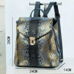 Zaino da donna in pelle con motivo pitonato su una cintura di alta qualità
