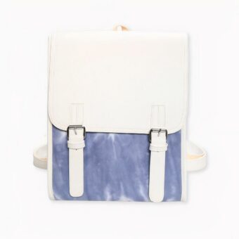 Uno zaino in ecopelle elegante e spazioso per trasportare tutti i suoi elementi essenziali con stile quando è in viaggio. È difficile non innamorarsi di questo zaino da donna, con le sue linee pulite e la sua finitura meticolosa. È una borsa eccellente per andare al lavoro. Ma può anche acquistarlo per sua figlia. Lo utilizzerà come zaino per la scuola.