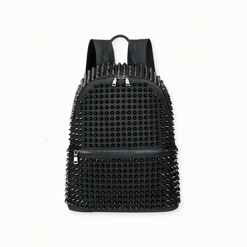 Questo zaino da donna nero con spina è perfetto per le donne che cercano un look pratico ed elegante.