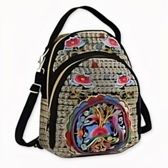 Questo grazioso zaino ricamato dal sapore vintage aggiungerà un tocco di fiori vintage ai suoi look, rendendoli freschi e perfetti per l'estate! Disponibile in quattro colori, questa borsa unica sarà sicuramente l'invidia di tutti coloro che la circondano.