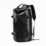 Questo zaino multifunzionale in pelle nera è l'accessorio ideale per i suoi viaggi.