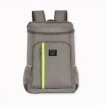 Si innamori di questo grande e grazioso zaino da picnic! Uno zaino adatto sia agli uomini che alle donne. Ha una striscia verde per un look sportivo. Ideale per un picnic, questo zaino isolato può anche essere portato con sé in palestra, in palestra o per una scalata.