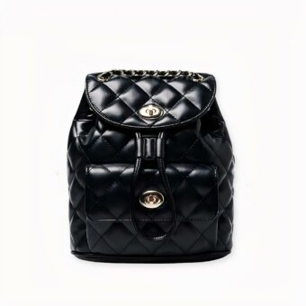 Questo zaino in rete in pelle PU è il compagno ideale per le sue avventure.