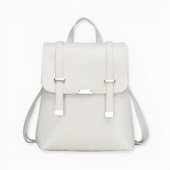 Zaino vintage in bianco con sfondo grigio chiaro.