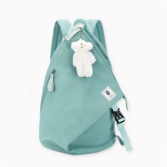 Scopra questo zaino da donna personalizzato. Un grazioso zaino in cotone che la farà distinguere dalla massa grazie al suo design originale. È perfetto per un look preppy, bohémien o semplicemente classico. È uno zaino per l'uso quotidiano, a scuola o al lavoro.