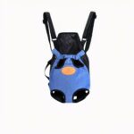 uno zaino trasportatore per cani o gatti di colore blu è visibile su uno sfondo chiaro