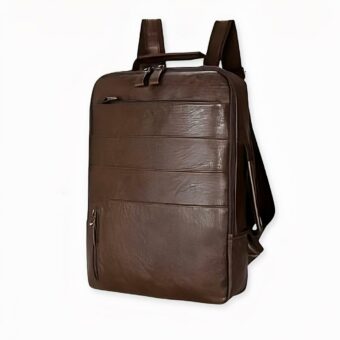 Zaino casual marrone per laptop con sfondo bianco