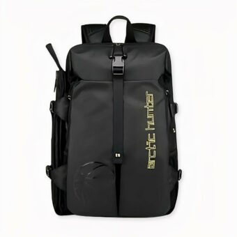 Zaino da viaggio con borsa per scarpe nera con sfondo bianco