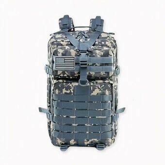 Grande zaino militare da 50l su sfondo grigio chiaro.