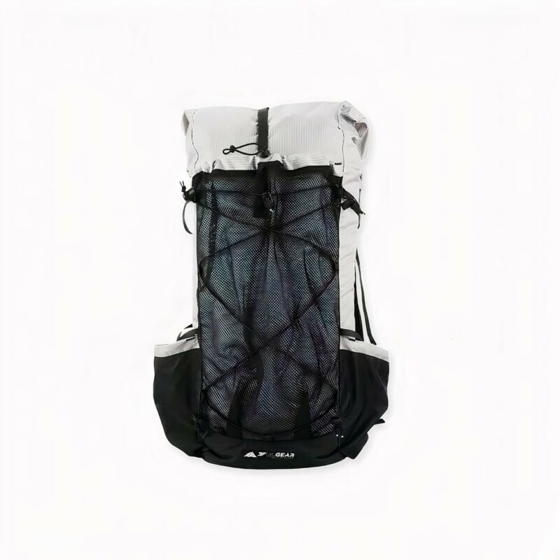 Scopra questo zaino da sci alpinismo per i suoi weekend in montagna, con una capacità di 40 L e 16 L aggiuntivi grazie alla tasca esterna. Numerosi altri scomparti nella sezione impermeabile di questa borsa le consentono di portare con sé tutto ciò che desidera per le sue giornate di sci, snowboard o escursioni in montagna.