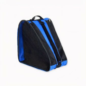 Zaino per scarponi da sci o snowboard in blu su sfondo grigio chiaro.
