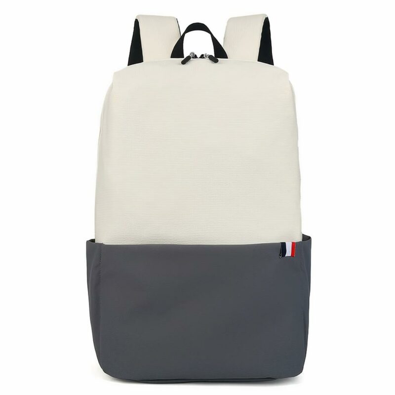 Zaino impermeabile per laptop beige e grigio con sfondo bianco