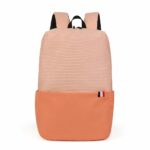 Zaino impermeabile arancione per laptop con sfondo bianco
