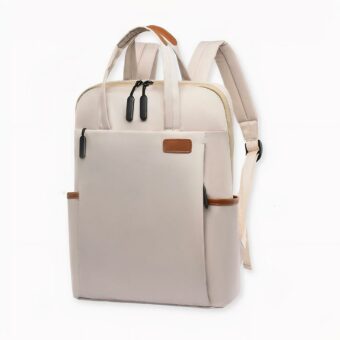 Sta cercando uno zaino pratico e alla moda che mantenga i suoi effetti personali al sicuro e all'asciutto? Non cerchi oltre il nostro zaino impermeabile per donne d'affari! Realizzato con materiali robusti e caratterizzato da un design elegante, questo zaino è perfetto per tenere organizzate le sue cose quando è in viaggio. Sia che si muova per le strade di New York o che viaggi in un nuovo Paese, questo zaino la copre.