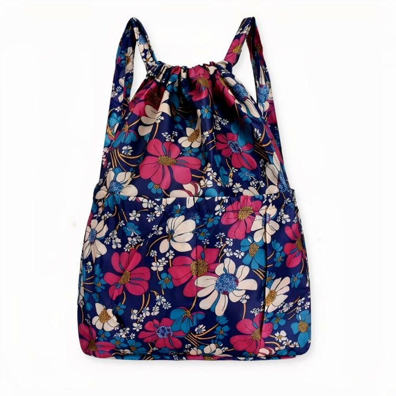 zaino vintage con coulisse di grande capacità su sfondo grigio chiaro.