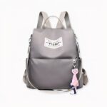È molto importante avere un aspetto elegante quando viaggia per lavoro o come studente, perché la fa sentire meglio e le dà più fiducia in se stessa per le cose che deve fare durante il giorno. Questo zaino antifurto da donna in tinta unita fa proprio questo, e sarà sicuramente apprezzato. Questo zaino è disponibile in tre colori diversi. Scelga quello più adatto a lei.