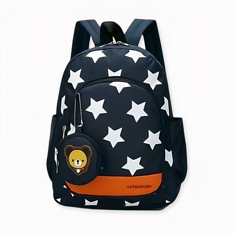 Zaino con ciondolo a forma di orso e stelle. Di buona qualità e molto alla moda.