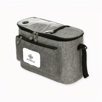 Cerca una borsa per carrozzina di alta qualità, elegante e funzionale? Non cerchi oltre questa bellissima ed elegante borsa portaoggetti per carrozzina. Questa borsa è stata progettata per offrire il massimo comfort e comodità ai genitori impegnati in viaggio. Dispone di un ampio spazio per riporre tutti gli oggetti essenziali del suo bambino.