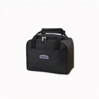 Cerca una borsa per il pranzo di alta qualità, pratica e confortevole? Non cerchi oltre la nostra borsa per il pranzo compatta e isolata! Realizzata con materiali robusti, questa borsa per il pranzo è perfetta per la scuola, i picnic o qualsiasi attività all'aperto. Ha un interno spazioso che può soddisfare tutte le sue esigenze di cibo e bevande, oltre a una comoda tracolla per un facile trasporto.