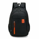 Zaino scolastico ergonomico per bambini in nero con sfondo bianco