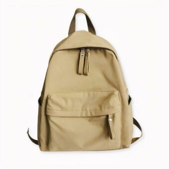 Ecco uno splendido zaino di tela per le donne! Questo elegante zaino è perfetto per trasportare tutti i suoi oggetti essenziali, sia che vada a scuola, al lavoro o in viaggio. Il suo design elegante e i colori solidi si abbinano a qualsiasi abbigliamento, mentre l'interno spazioso e la struttura resistente lo renderanno il suo zaino preferito per gli anni a venire.