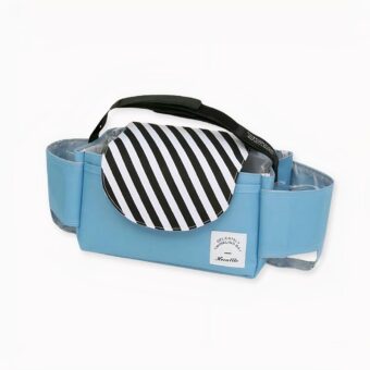 Scopra questa elegante borsa per passeggino, perfetta per trasportare tutti gli oggetti essenziali del suo bambino durante gli spostamenti. La borsa è realizzata in poliestere di alta qualità e presenta due piccole tasche per biberon, un ampio scomparto principale per pannolini, vestiti per il cambio, un asciugamano o altro. La borsa è leggera e pratica, quindi facile da trasportare.